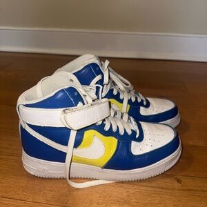High-Top AF1 NIKE in Blue, Yellow, and White